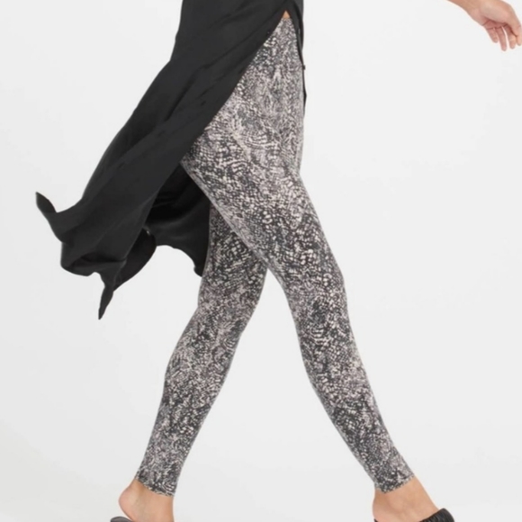 Snakeskin Spanx leggings - Picture 2 of 5